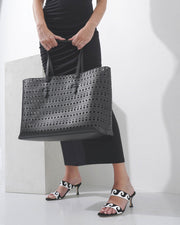 Mina 44 vienne black leather tote bag