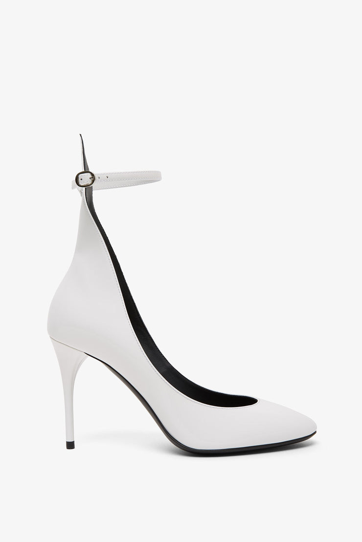 Pumps 90 white patent pumps