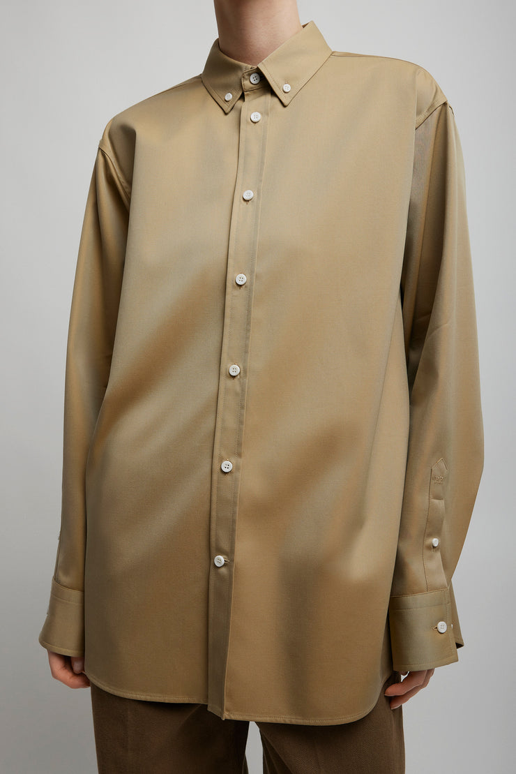 Button collar shirt