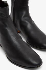 Awar 25 black ankle boots