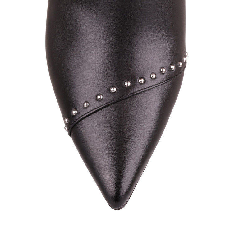 Elegant black leather ankle boot