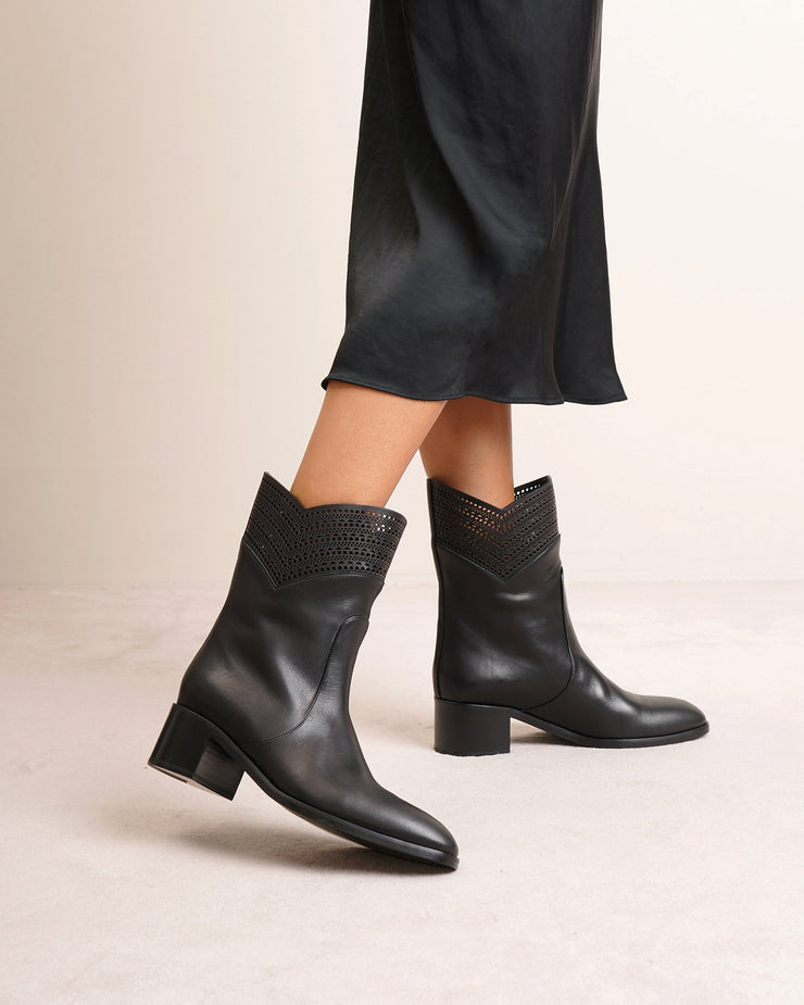 Lili short leather boots